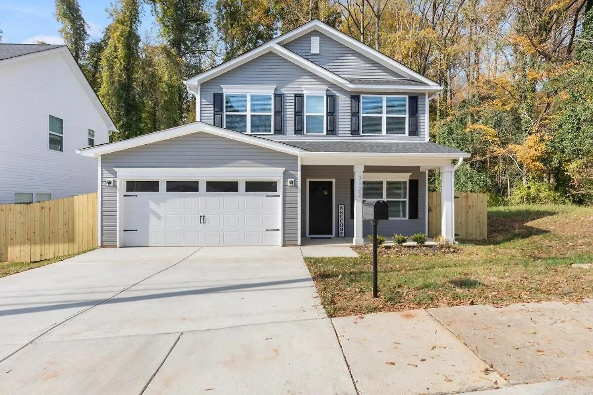 Perfect Getaway Prime Location Game Room And Hottub Charlotte Ferienhaus