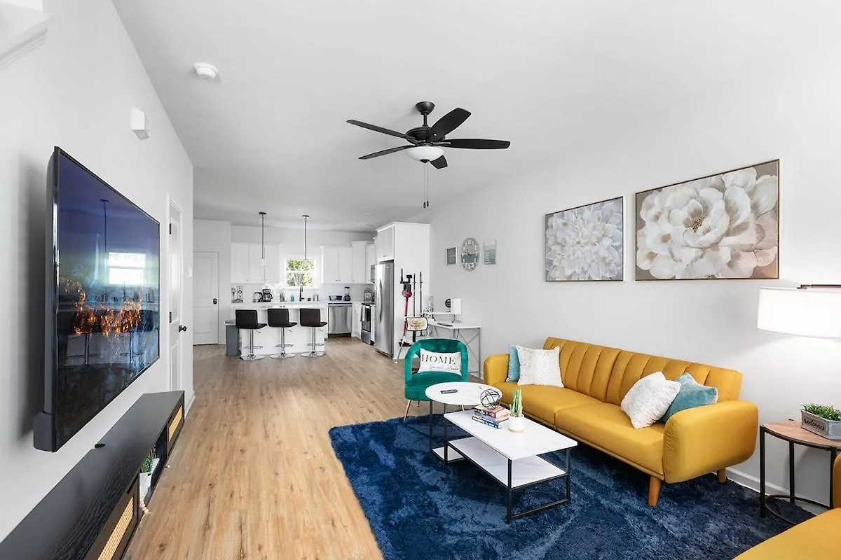 Perfect Getaway Prime Location Game Room And Hottub Charlotte